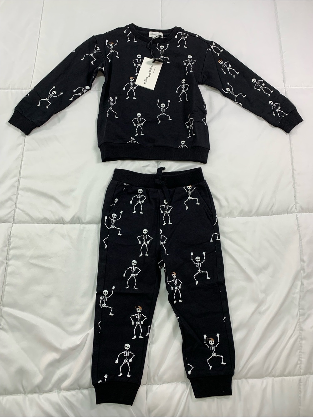 New miles the label skeleton sweater and pants set size 24M